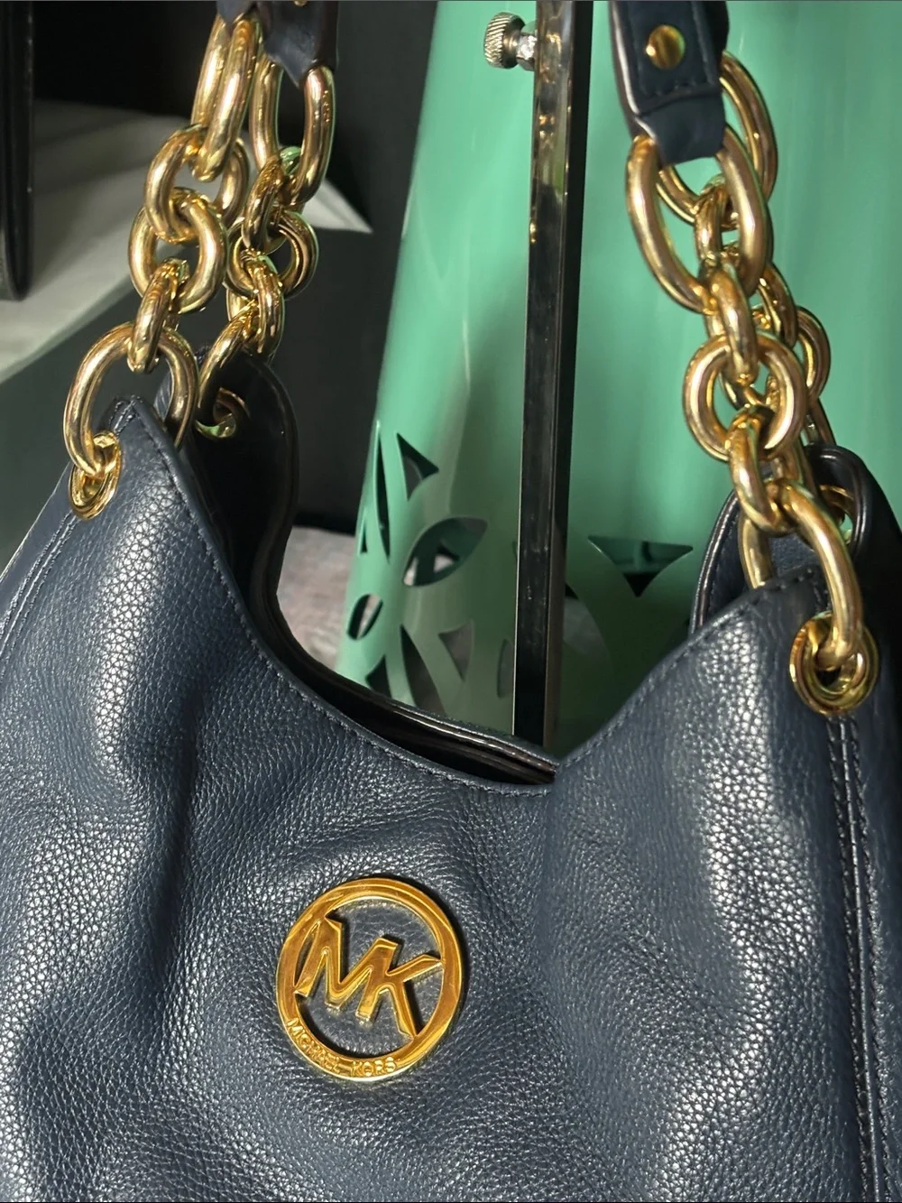Michael Kors blue pebbled leather shoulder bag chain strap - Picture 2 of 2